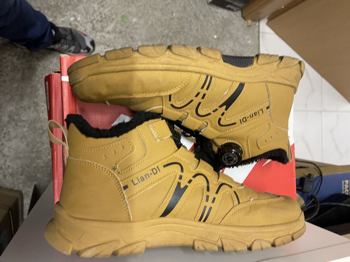 Schuhe für Jungen: Bottines Lian-Di fourrées avec système de laçage rapide – Gebraucht aus Sembrancher von inf_9yyl
