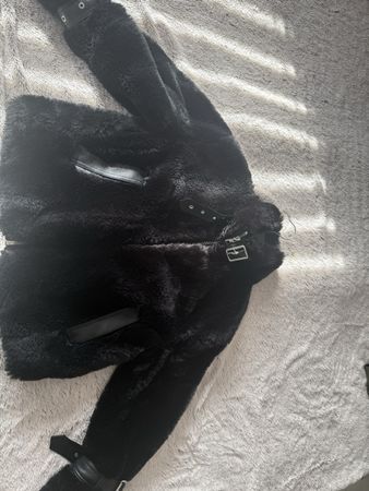 Kunstfell Jacke Bershka schwarz Grösse XS guter Zustand