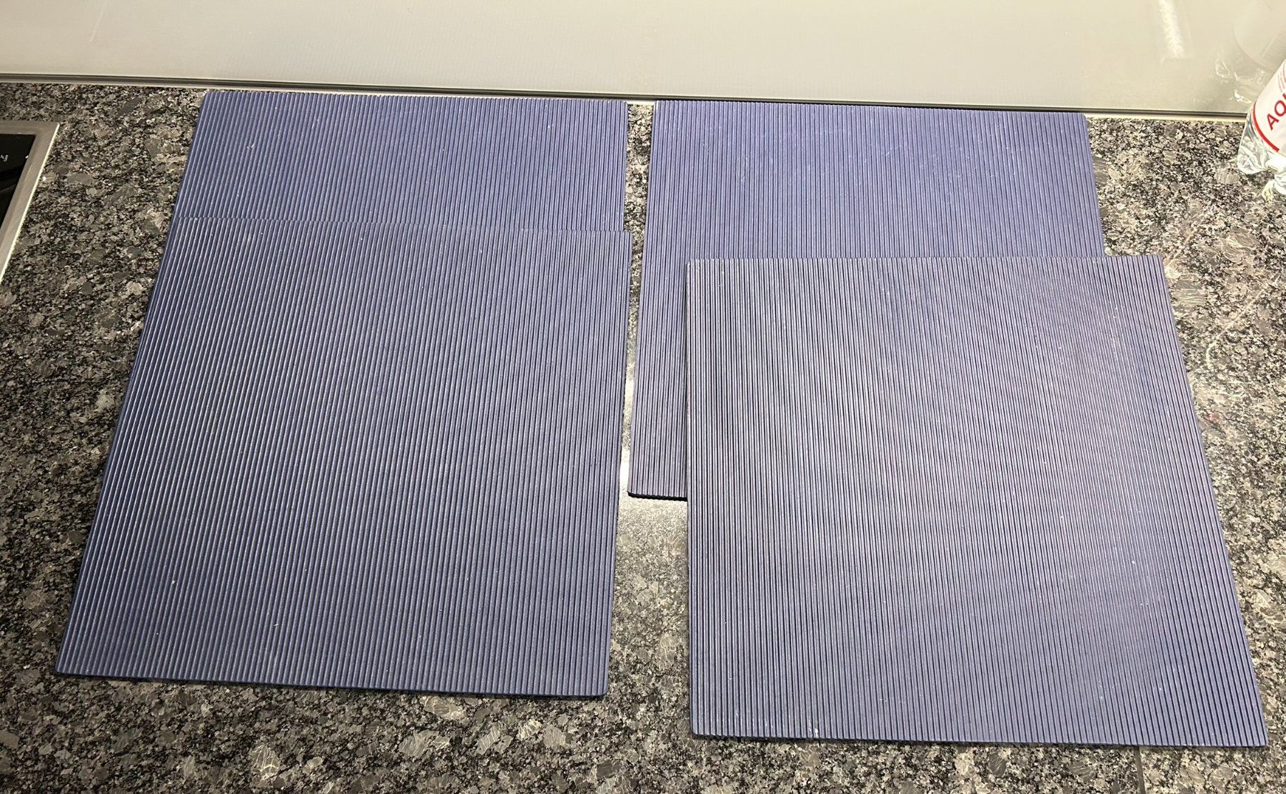 Set di tavolo e panche: Praktische blaue Tischsets – Sets de table – Usato da Küsnacht ZH venduto da filo_fila8700