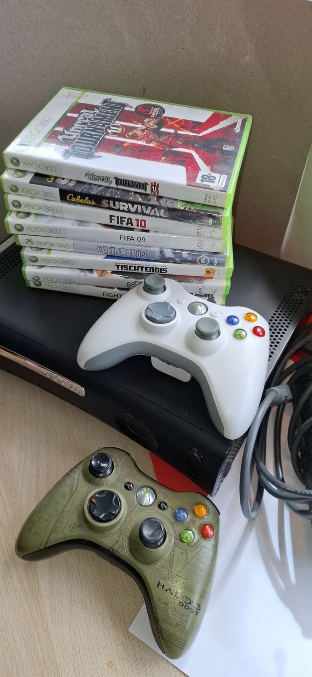 Microsoft Console: Xbox 360 Konsole mit 2 Controller und 8 Spielen! – Difettoso da Zürich venduto da rodney02