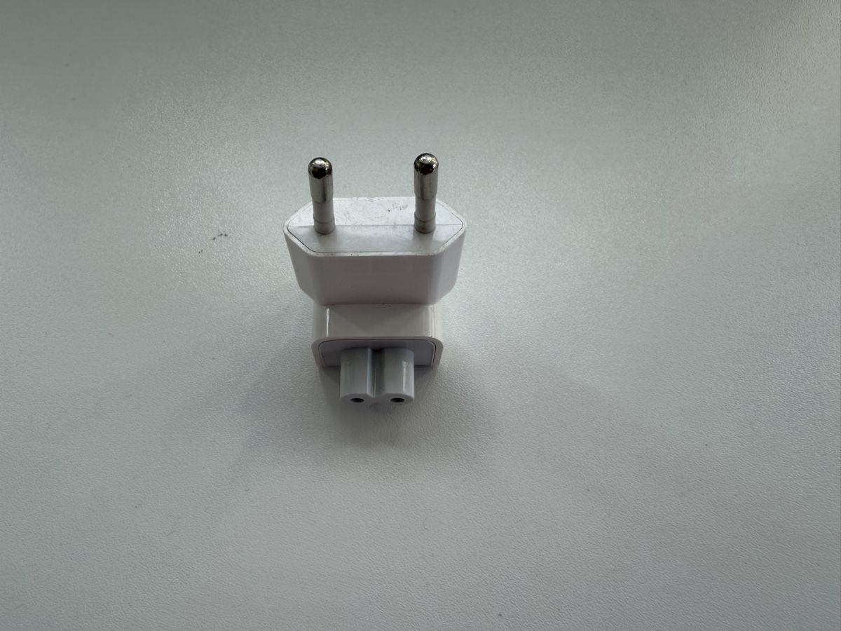 Apple Lecteurs & Adaptateurs: White Apple Plug Adapter Type C – D'occasion à Zürich par aus_r2dq