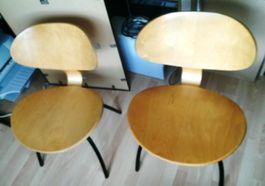 2 Stühle aus Holz