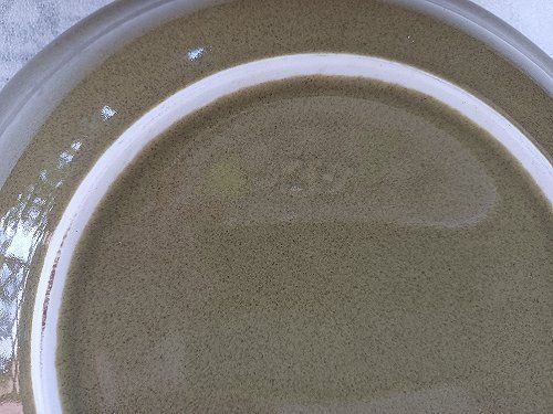 Rössler Servierplatten: RÖSSLER große runde Olivgrün Platte 26cm -E13 – Gebraucht aus Morges von vimajes12 3