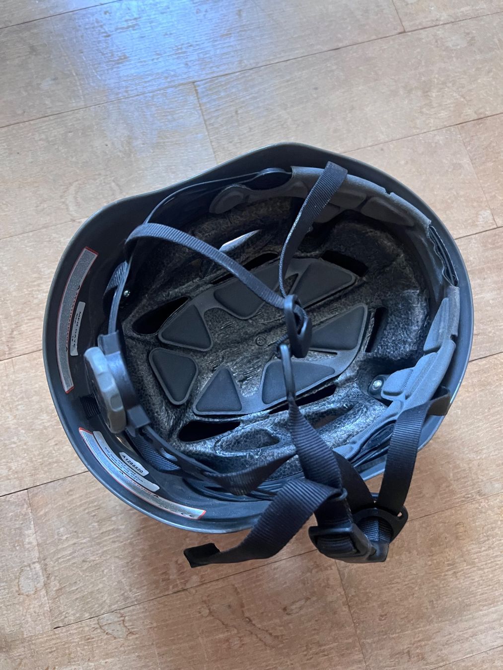 Black Diamond Caschi: Kletterhelm Black Diamond – Usato da Bern venduto da elksn 2