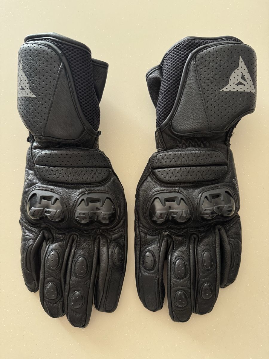 Dainese Handschuhe & Handstulpen: Motorradhandschuhe Dainese – Gebraucht aus Galgenen von rpoto