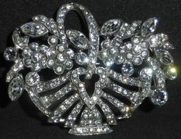 Hübsche 1930er Jahre Blumenkorb Brosche
