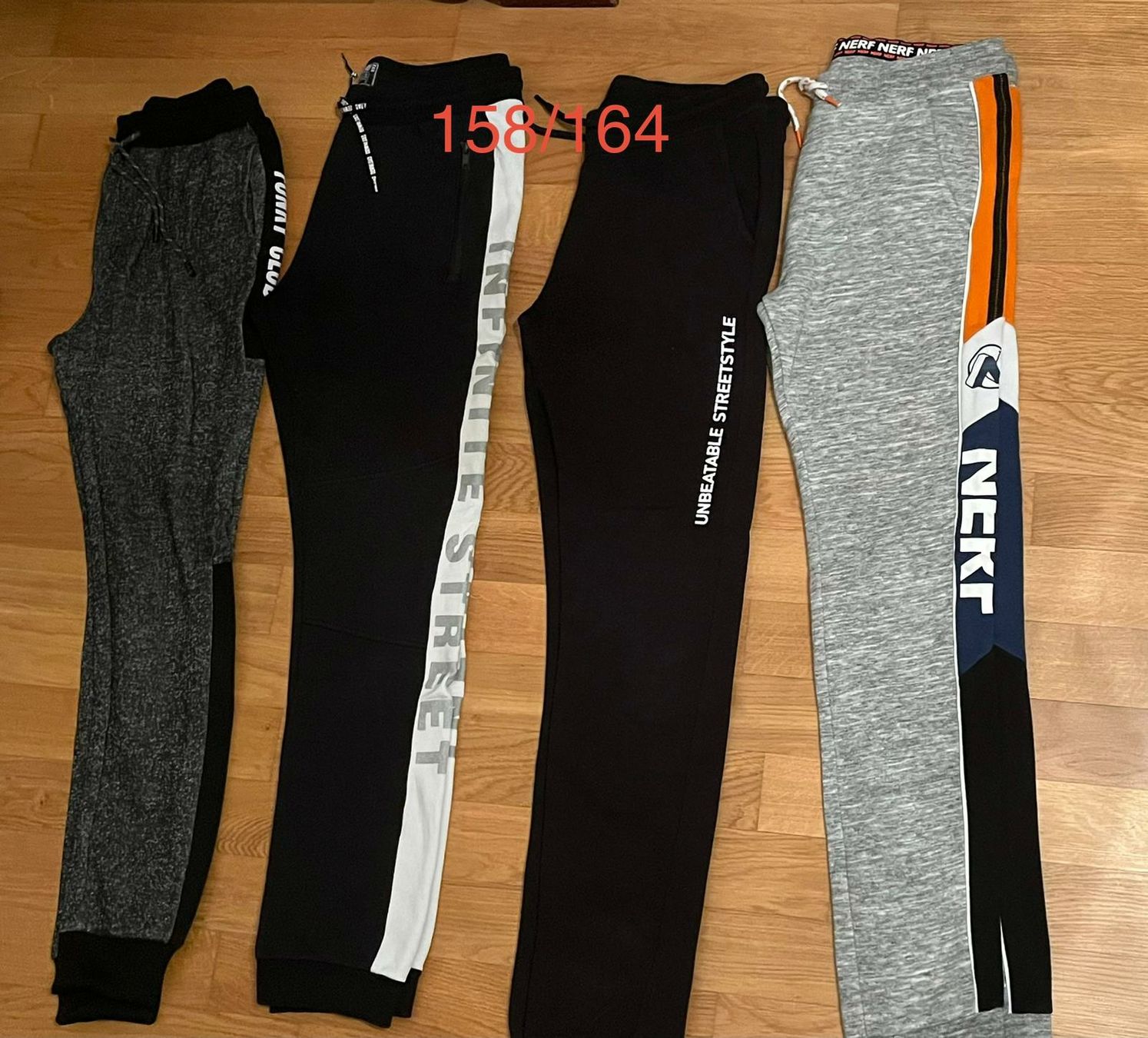 Lotti & Set di vestiti: Lot de pantalons trening – Nuovo (secondo la descrizione) da Fribourg venduto da mal_8zjh