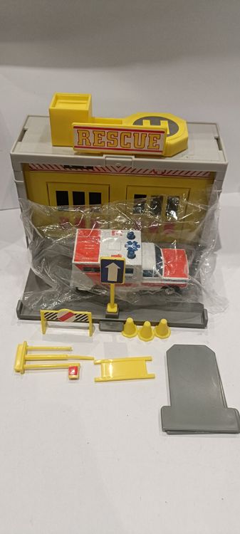 Matchbox Rescue Station mit Ambulanz neu (Neu (gemäss Beschreibung)) in ...
