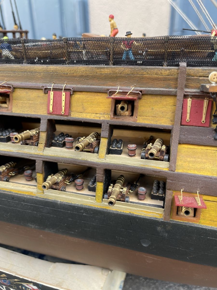 Kit di modellismo & Modellini statici: Schiffsmodell HMS Victory Schnittmodell mit Vitrine – Usato da Basel venduto da torthum 8