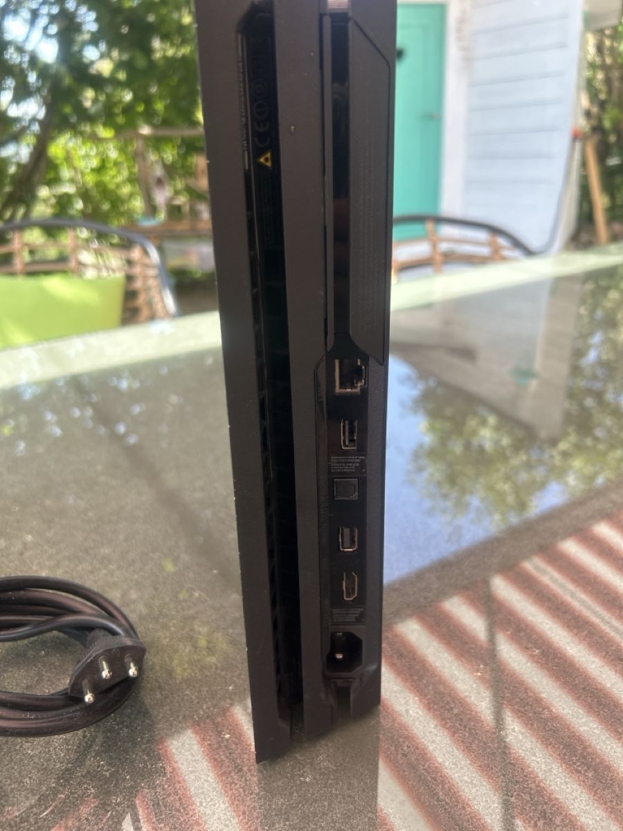 Sony Console: Playstation 4 Konsole mit 2 Controllern und Kabel – Usato da Grenchen venduto da Fraulein.Kater 1