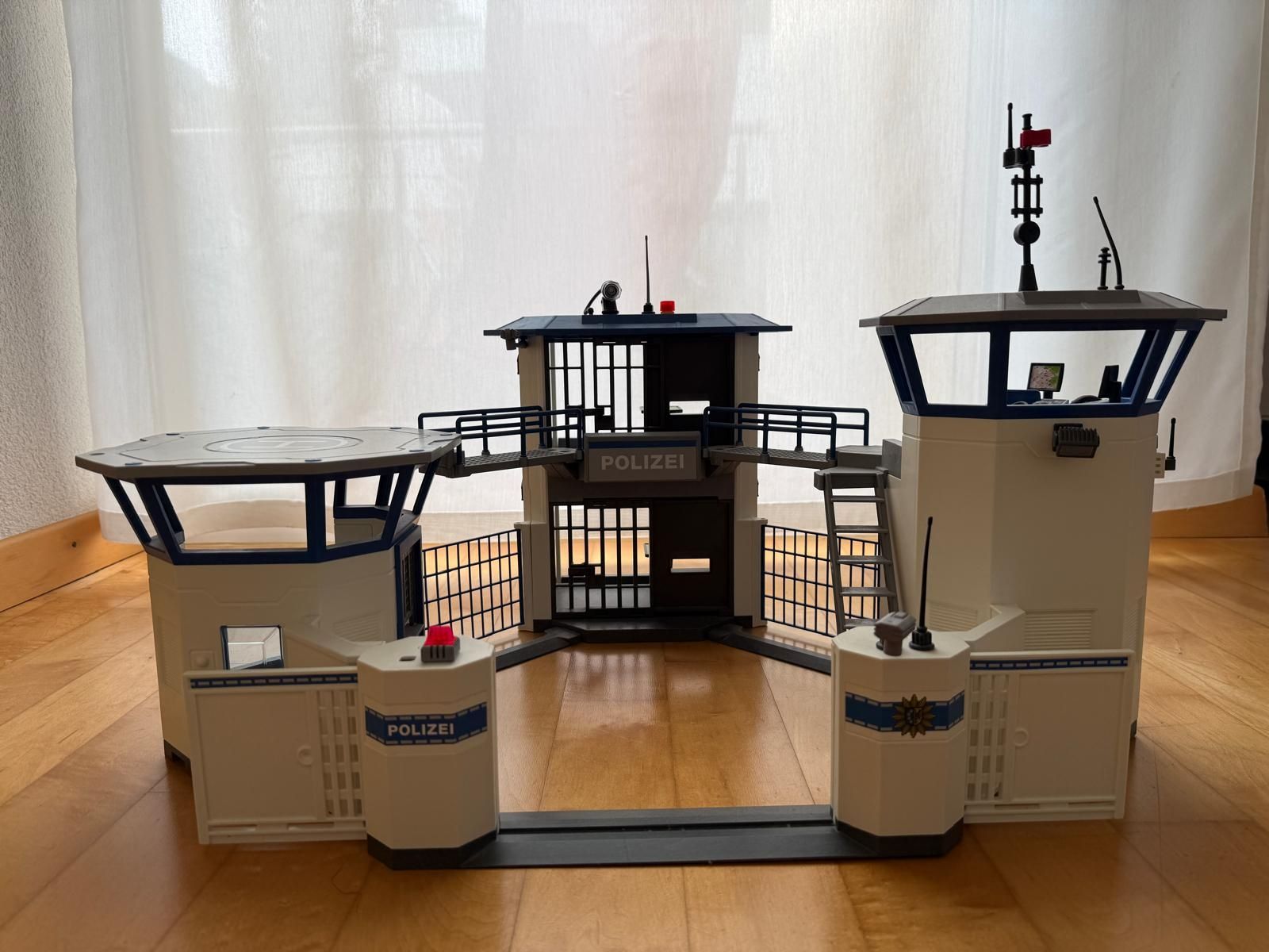 Playmobil Spielzeuge: Playmobil Polizei-Station 6919 mit Quad – Gebraucht aus Erlinsbach SO von Sissi95 1