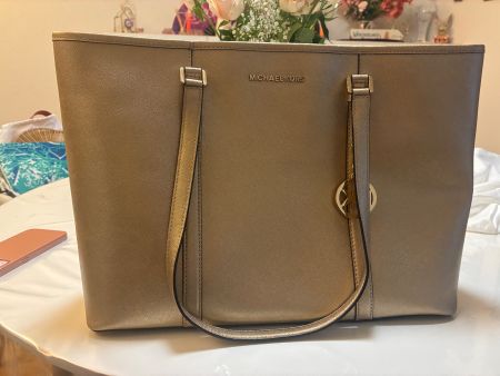 Borsa Shopper Michael Kors color oro, in buone condizioni