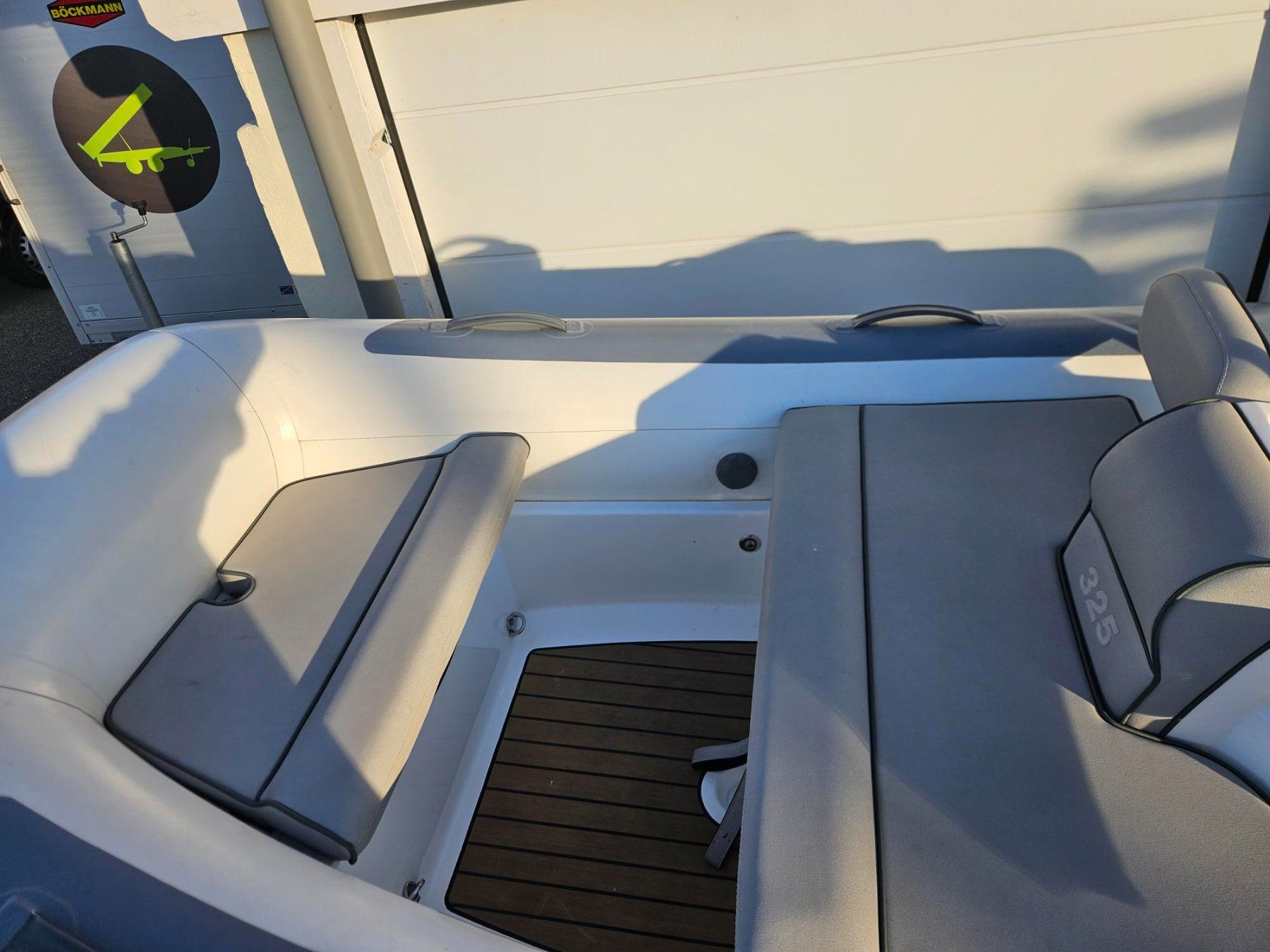 Williams Boote: Williams Jet Tender 325 / 100 PS – Gebraucht aus Gunzgen von HofmannAnhaenger 2