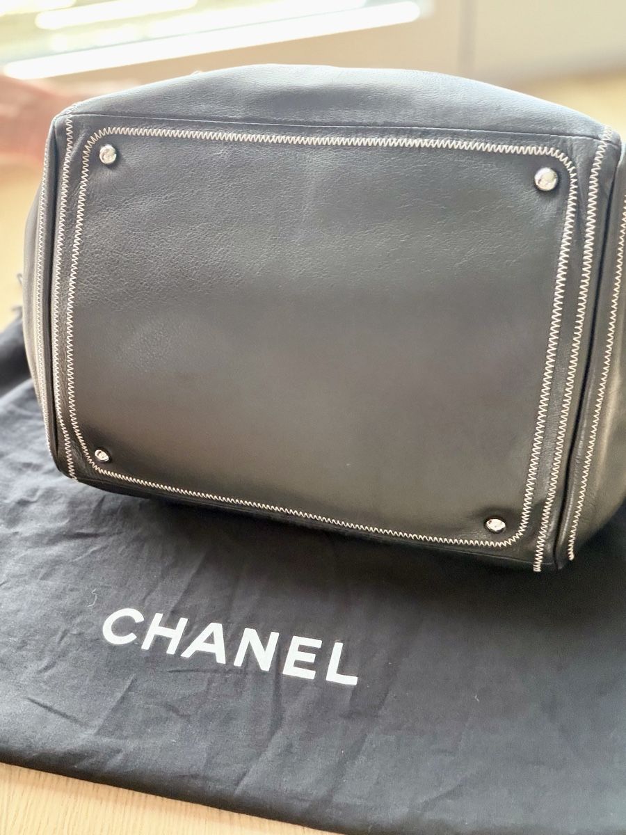 Chanel Borse: Sac à main Chanel noir cuir  – Usato da Adliswil venduto da vic_dxw7 4