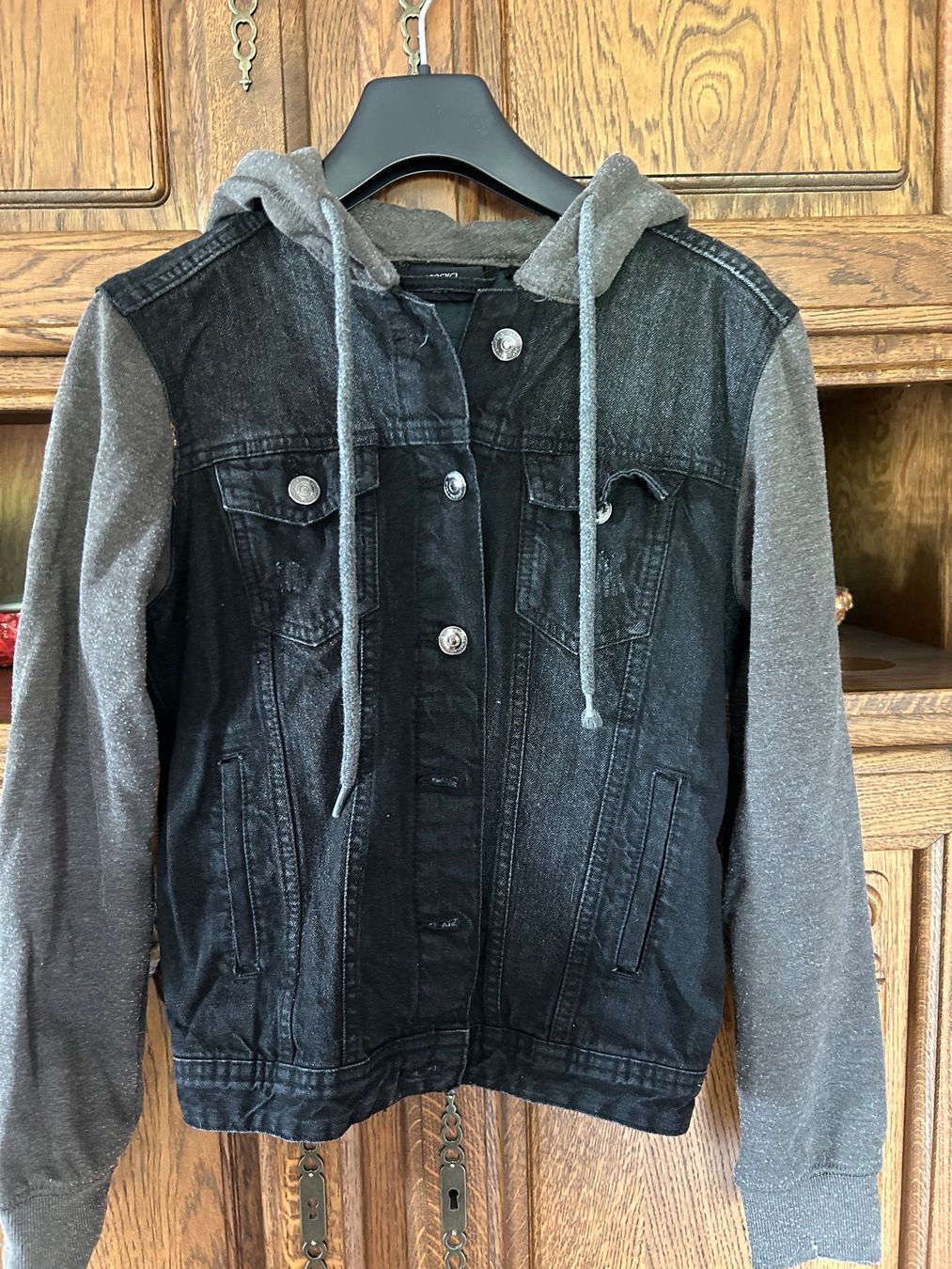 Giacche: Veste jeans à capuche – Usato da Montsevelier venduto da Batson