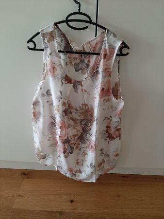 Chicorée Bluse ärmellos Blumenmuster Grösse L mit Kette