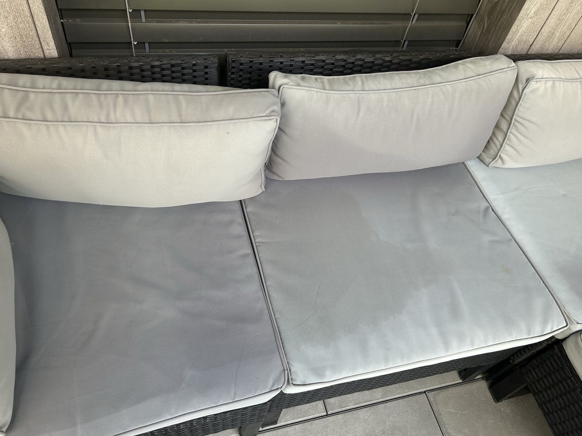 Divani: Gartensitzgruppe Polyrattan grau 5-teilig mit Tisch – Usato da Nänikon venduto da GibsonMarshall 3