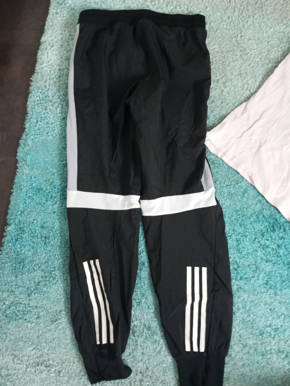 Adidas Hosen: Trainer-Hose – Gebraucht aus Amriswil von cbe_cr6q 1