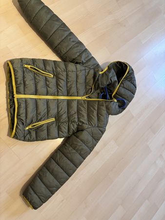 Kidz Daunenjacke Olivgrün Gr. 140 guter Zustand