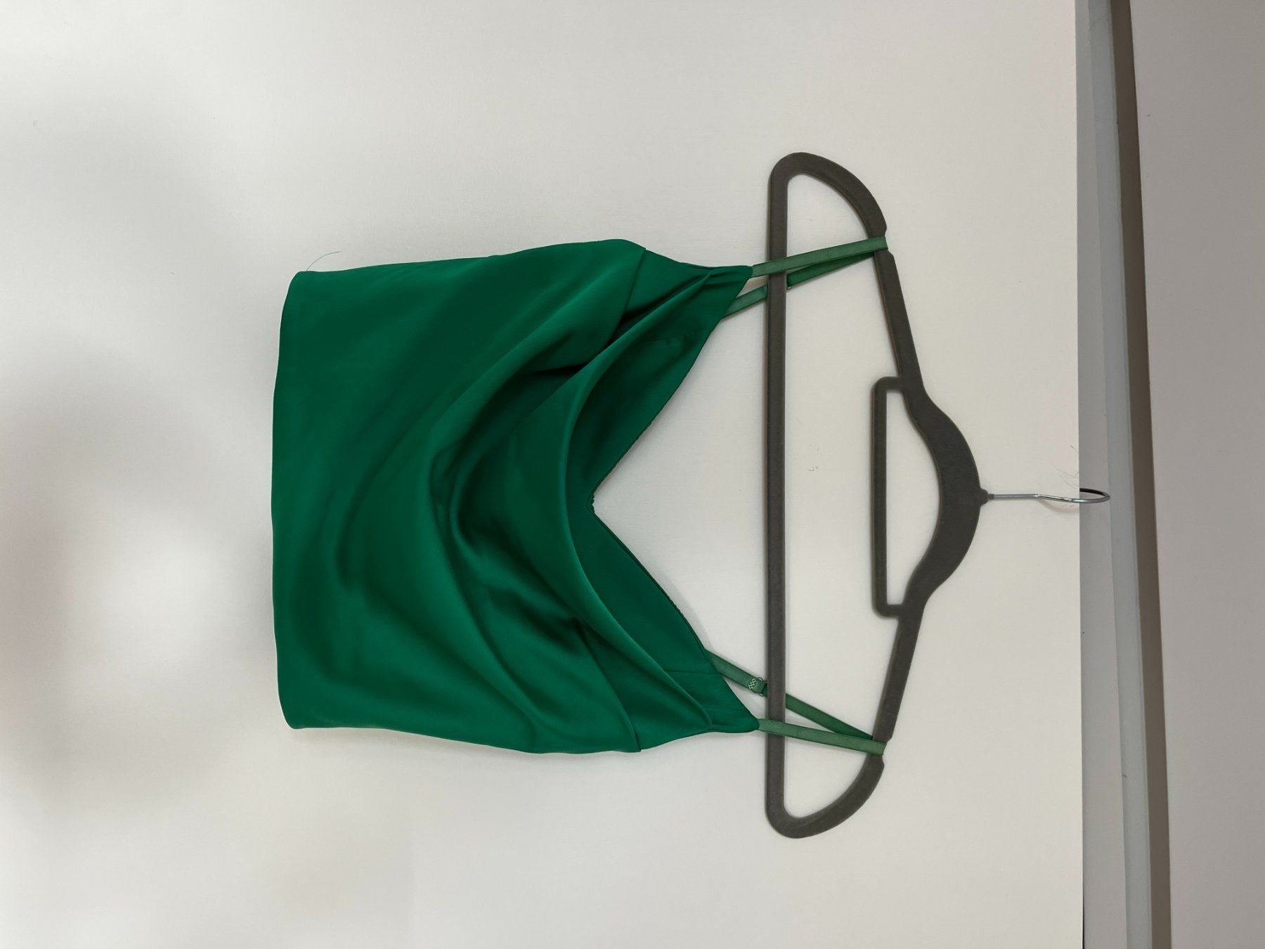Tops: Grünes Crop Top mit Spaghettiträgern – Gebraucht aus Seuzach von anina.k