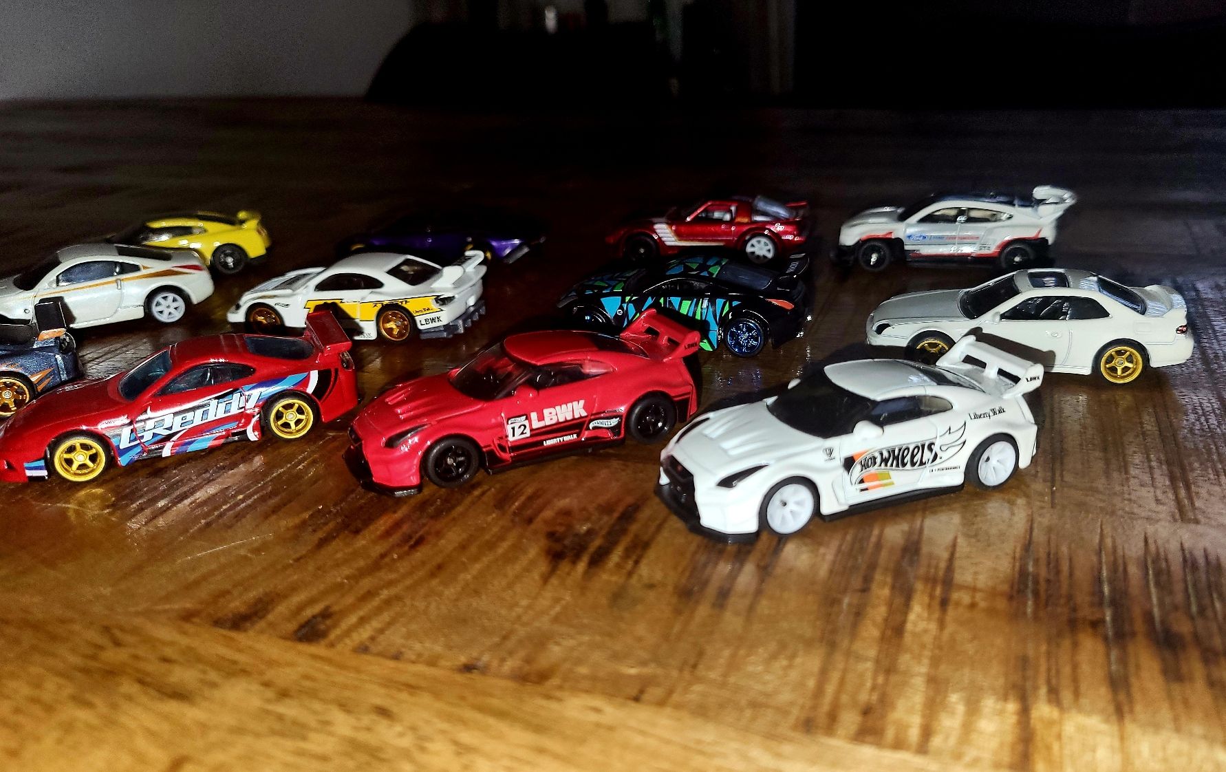 Hot Wheels Voitures modèles: Custom Hot Wheels mit Gummirädern Vitrinen Modelle – D'occasion à Jona par mjo_f5t2