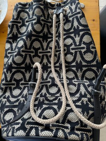 Neuwertig Coccinelle Rucksack 45 x 38 cm