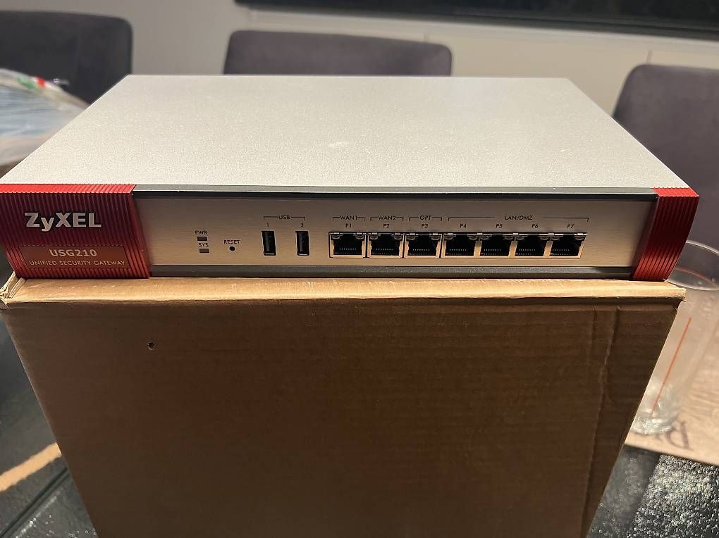 Zyxel Firewall: USG 210 ZyXEL Firewall – Gebraucht aus Bülach von Buymike8 1