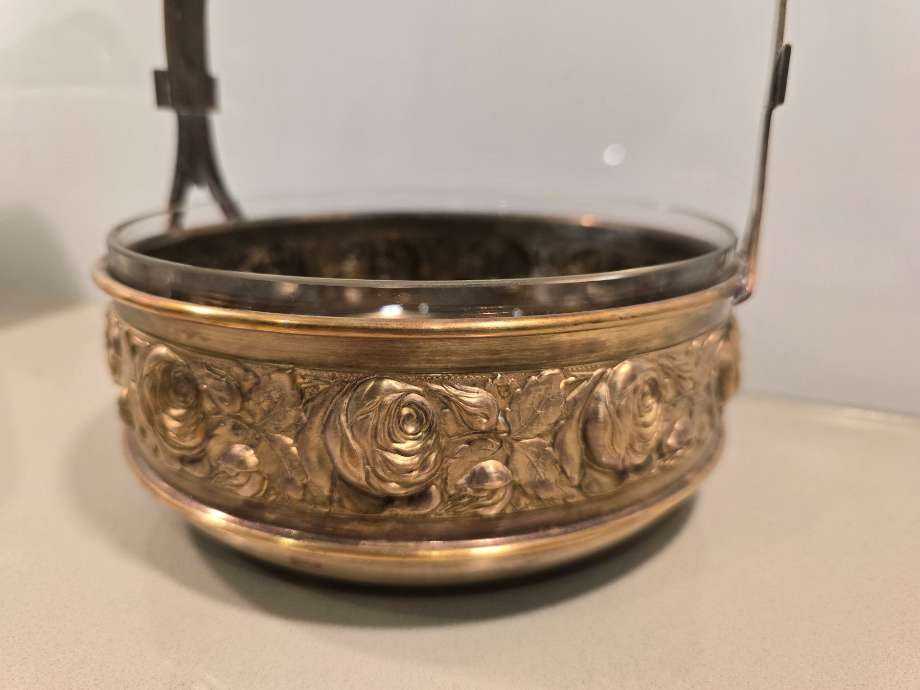 Ciotole: Jugendstil Messing Schale mit dekorativen Rosen – Usato da Weisslingen venduto da Harbin 1