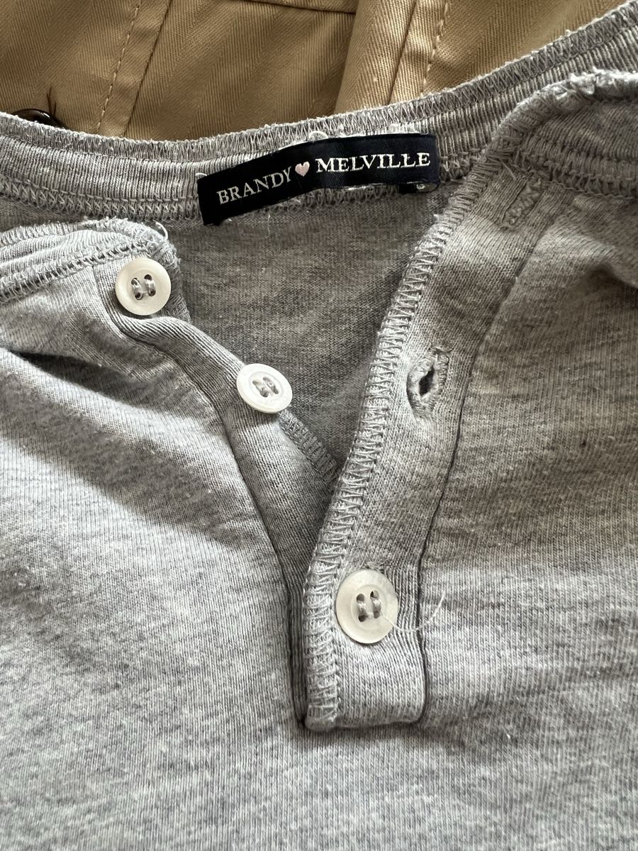 Brandy Melville Top: BrandyMelville Longsleeve – Nuovo (secondo la descrizione) da Bern venduto da lea_wf9x 1