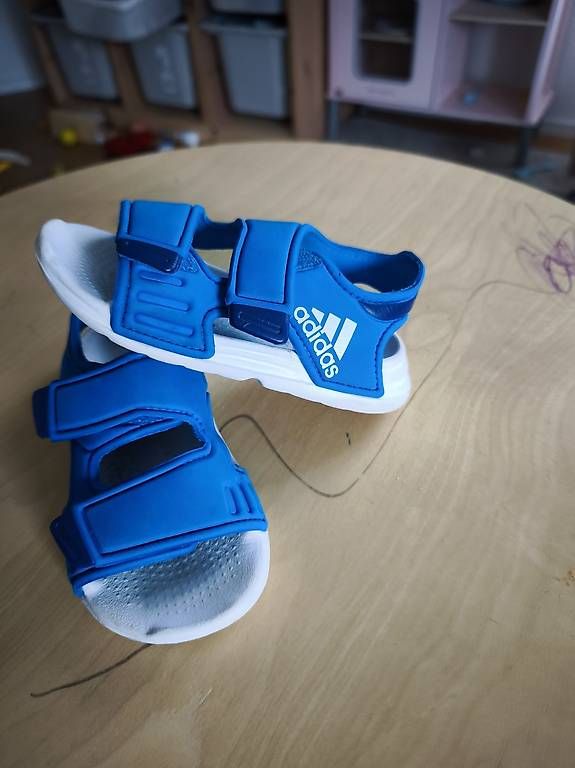 Scarpe per ragazzi: Adidas Bade Sandalen Gr. 25 – Usato da Wabern venduto da hilap 2