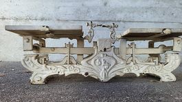Antike Gusseisen-Balkenwaage mit Marmorplatten ? inkl. Gewic