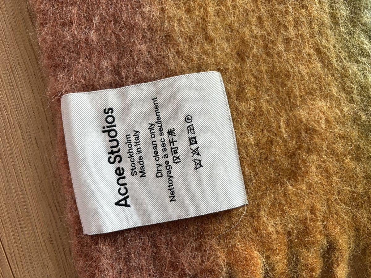 Acne Studios Foulard & Sciarpe: Acne studios large wool scarf – Nuovo (secondo la descrizione) da St. Gallen venduto da ott_f827 2