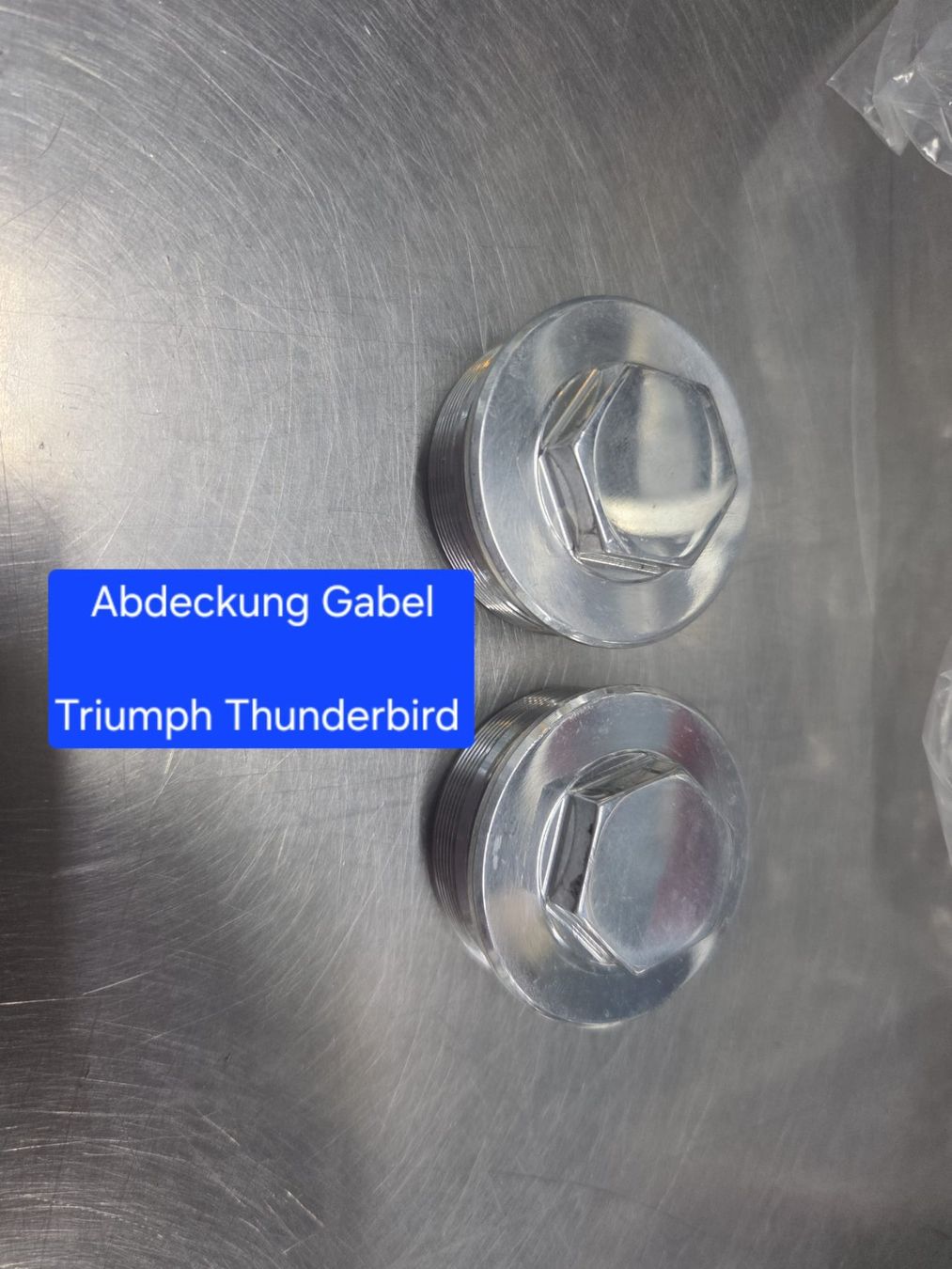 Triumph Tutti i ricambio per moto: Triumph Thunderbird Gabelabdeckung-Schraube – Usato da Alpnach Dorf venduto da Motorrad-Girl