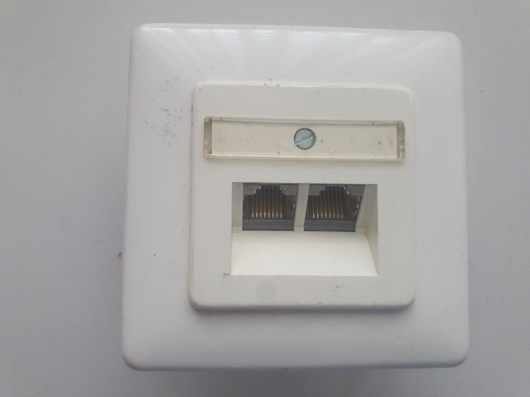 Spine: Doppel Netzwerk Steckdose UKV 2xRJ45 – Nuovo (secondo la descrizione) da Zürich venduto da eymen20