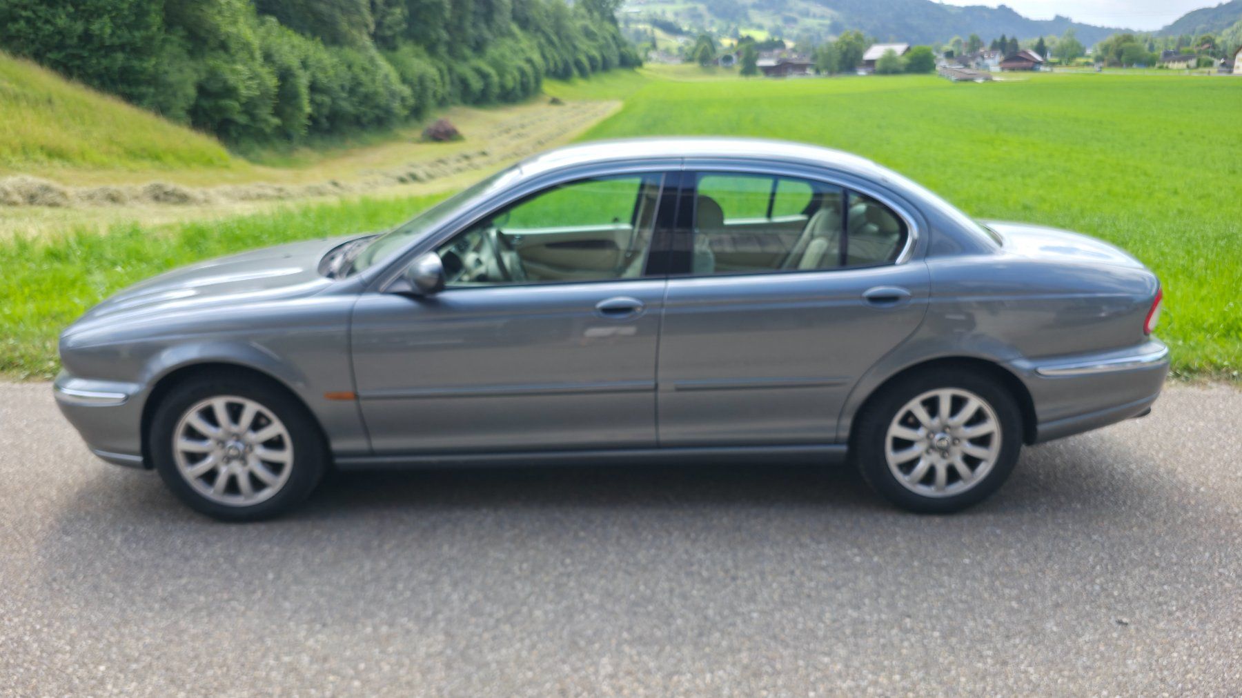 Jaguar Automobili: JAGUAR X-Type 2.5 V6 100% WIR – Usato da Beckenried venduto da Maya58 5