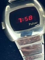 Belle montre années 70 PULSAR pl or 80 mu entièrement.  