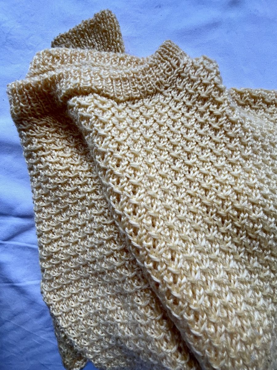 Pullover & Sweatshirts: Handgestrickter Damenpullover | Gelb / Creme -Strukturmuster – Gebraucht aus Zürich von Hypera 2