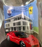 Lampe solaire avec mini voiture Ferrari