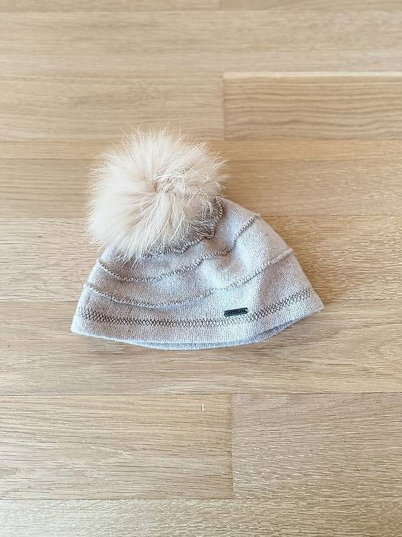 Chapeaux, bonnets & casquettes: Seeberger Mütze mit Bommel – D'occasion à St. Gallen par Sabrinaaa
