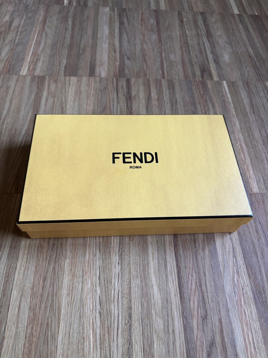 Kleiderpakete: Fendi Box. Neu! – Neu (gemäss Beschreibung) aus Luzern von lor_x8hx