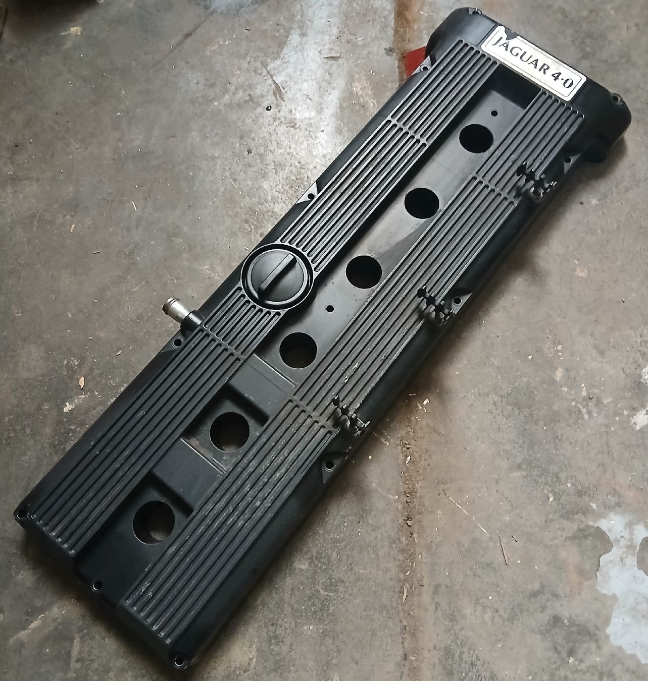 Jaguar Tutti pezzi di ricambio auto: Cache soupapes Jaguar XJ40 4.0 – Usato da la heutte venduto da Auto-stock