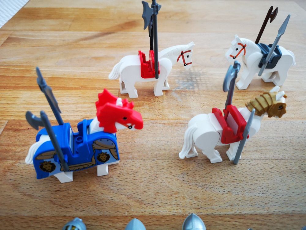 22 x Lego Ritter, 5 x Pferde, viele Waffen, Schilder... | Kaufen auf ...