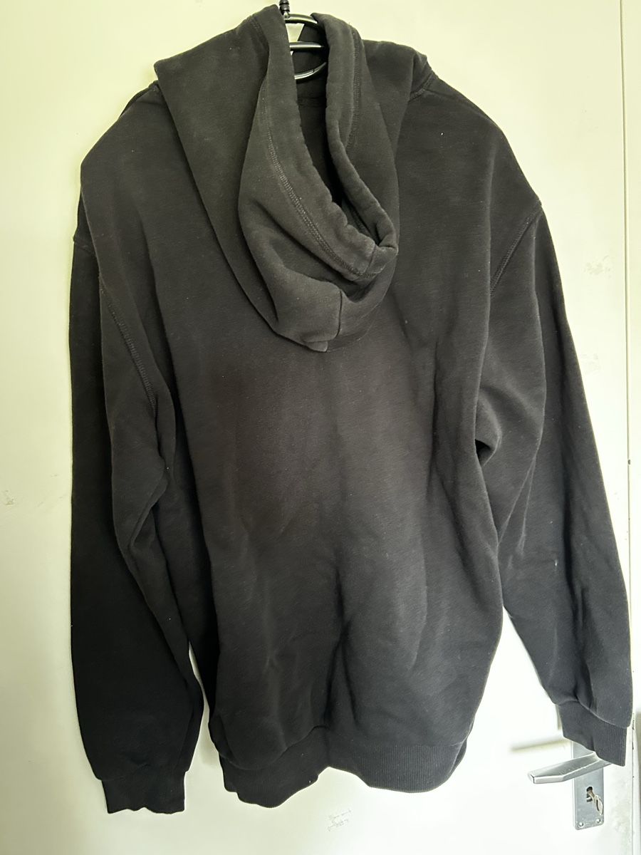 Maglioni & Felpe: Schwarzer Hoodie – Usato da Zürich venduto da ElsterAuge7 1