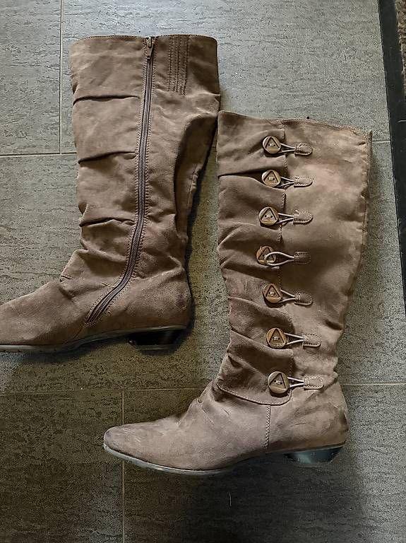 Scarpe da donna: Schuhe Grösse 39 – Usato da Tumegl/Tomils venduto da tiger358