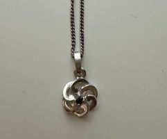 Schöner Silberanhänger mit Kette