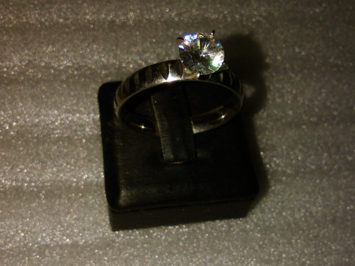 Anelli: ring edelsthal,,silber farbe,,glanzig,,mit weiss kristall – Nuovo (secondo la descrizione) da Basel venduto da bijoutrie_4 3