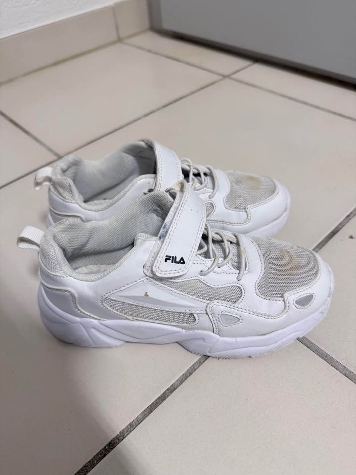 Fila Scarpe per ragazze: Baskets fille 33 – Usato da Corminboeuf venduto da Swiss_Vendre