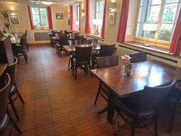 Restaurant Esstische Massivholz Nussbaum