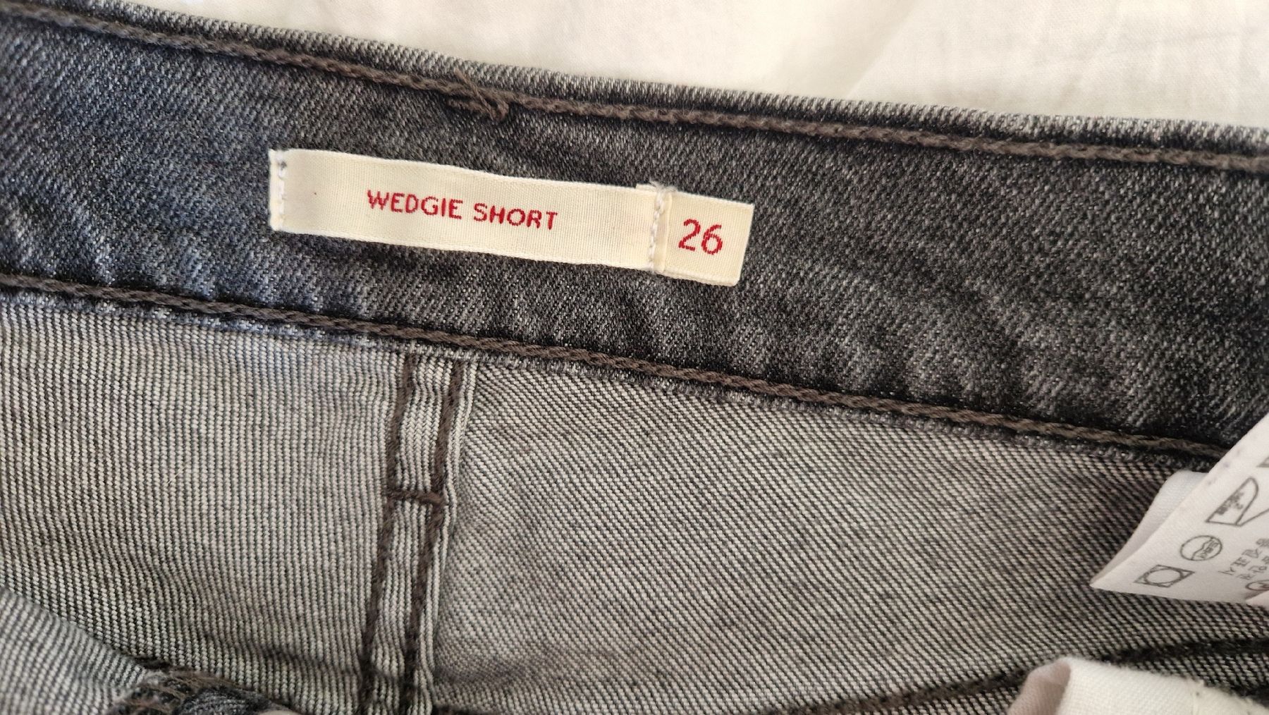 Levi's Jeans: Shorts en jean Levi's – Nuovo (secondo la descrizione) da Montana venduto da cla_p9mg 2