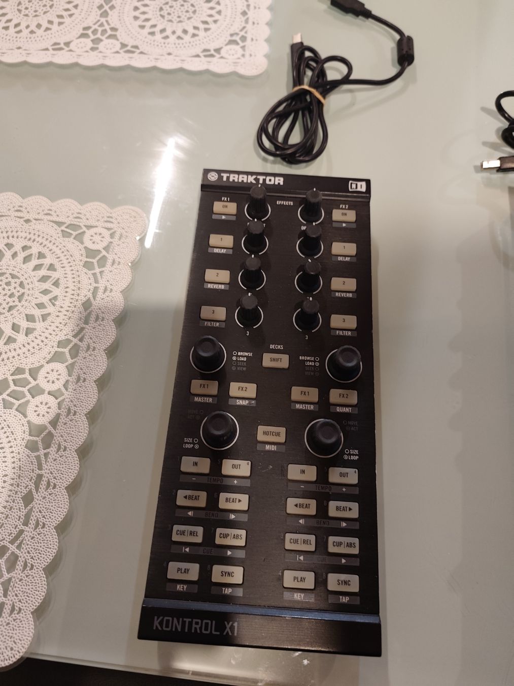 Traktor Console di mixaggio: Traktor Kontrol X1 DJ Controller - Excellent Condition! – Nuovo (secondo la descrizione) da Basel venduto da Soid79 3